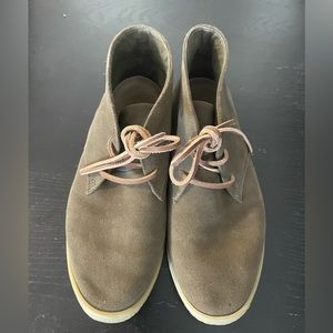 Seavees Sun Tans - Desert Palm Color - Size 9.5 Like New